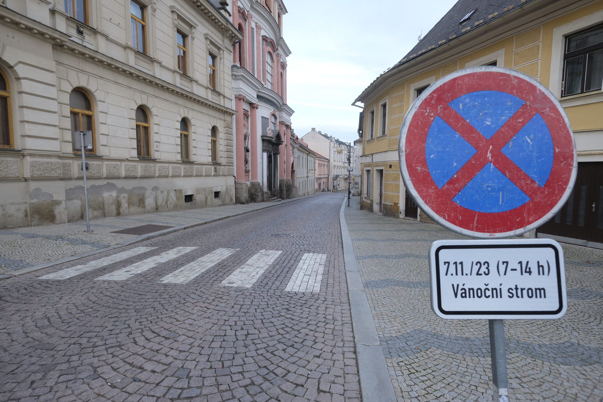 Transport vánočního stromu do centra města si 7. listopadu vyžádá dočasné zákazy zastavení v dotčených ulicích