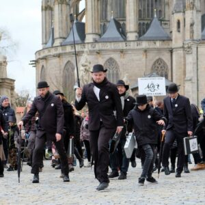 Pozvánka: Kutnohorští ochotníci vykročí 7. ledna od chrámu sv. Barbory švihlou chůzí a zvou k účasti v pochodu děti i dospělé