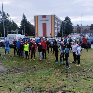 Vánočního výběhu na Kaňk pořádaného Clubem Deportivo se účastnilo kolem 30 běžců