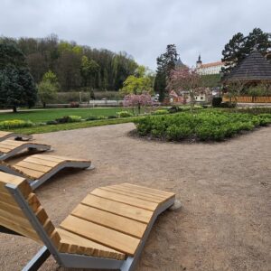 Park pod Vlašským dvorem láká k odpočinku a relaxaci