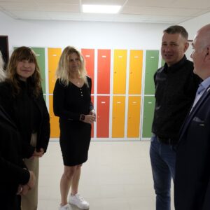 V SOŠ a SOU řemesel slavnostně otevřeli nové šatny a modernizované sociální zázemí domova mládeže