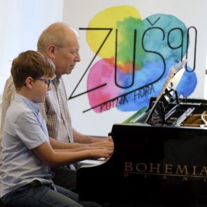 Společný koncert v ZUŠ Kutná Hora nabídl rodinnou atmosféru a hudbu napříč generacemi