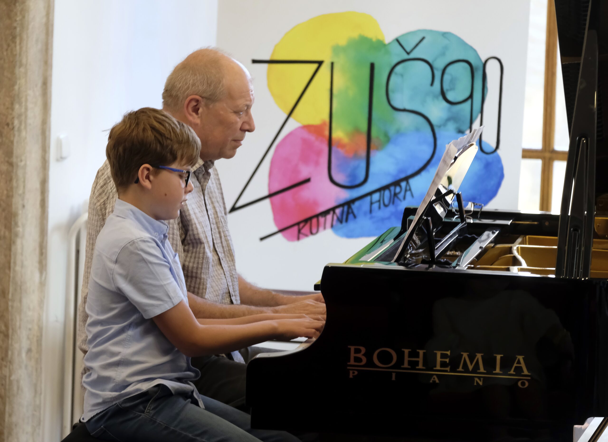 Společný koncert v ZUŠ Kutná Hora nabídl rodinnou atmosféru a hudbu napříč generacemi