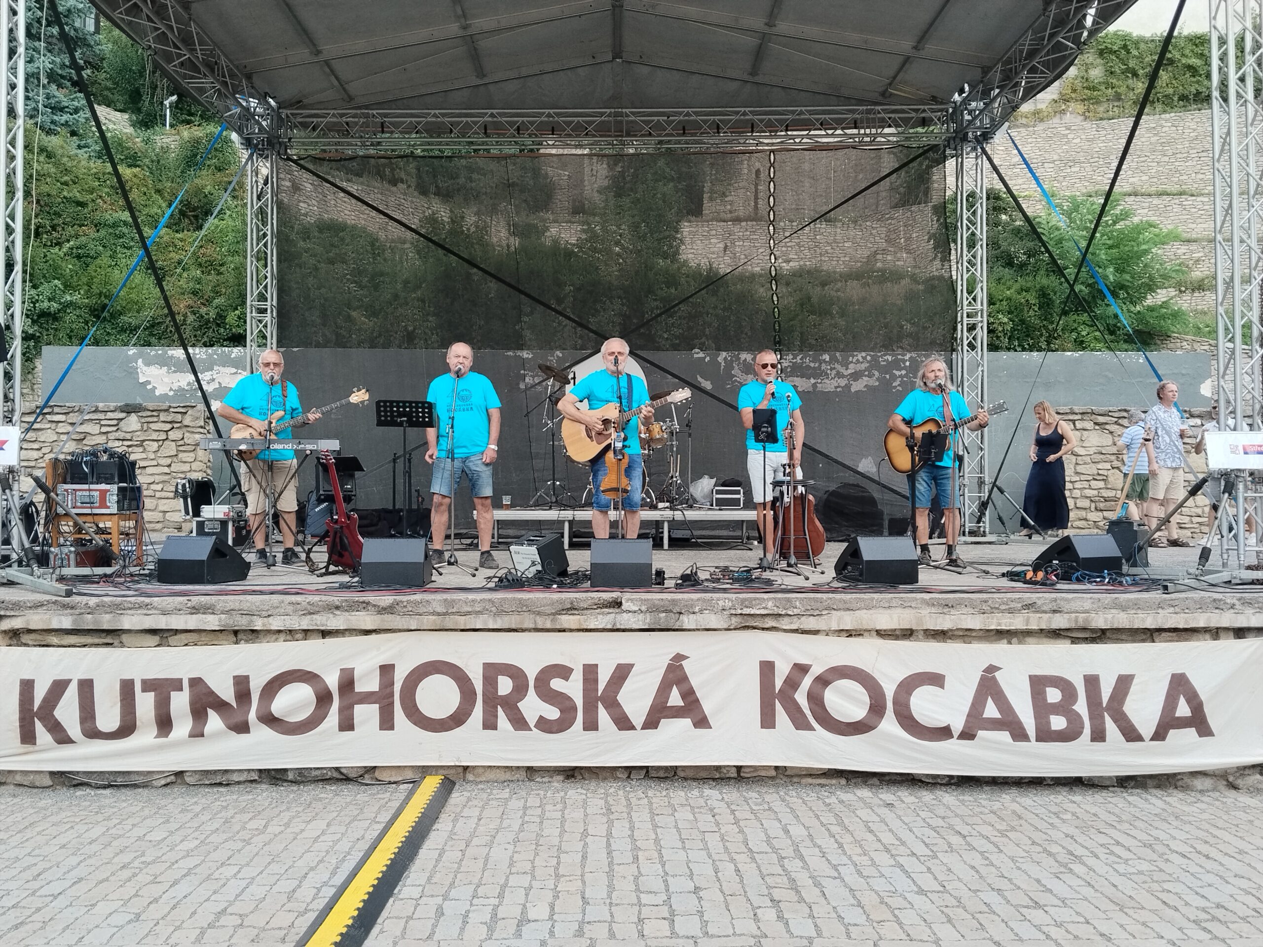 42. ročník Kutnohorské Kocábky přinesl do parku pod Vlašským dvorem v sobotu 16. 8. 2025 skvělou hudbu a příjemnou atmosféru