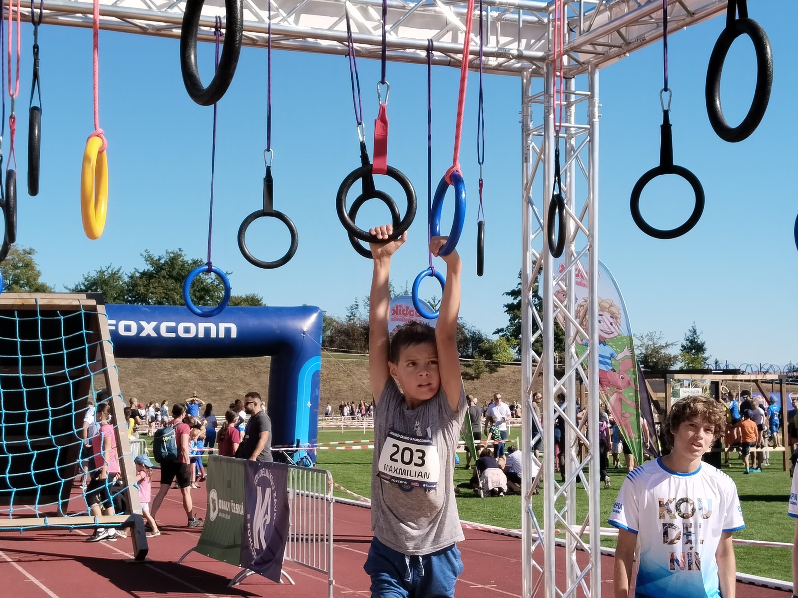 Oblíbená akce pro všechny malé i větší sportovce ‒ Koudelníkův závod s Foxconnem ‒ se v neděli 7. září 2025 nesla na vlně skvělé sportovní atmosféry!