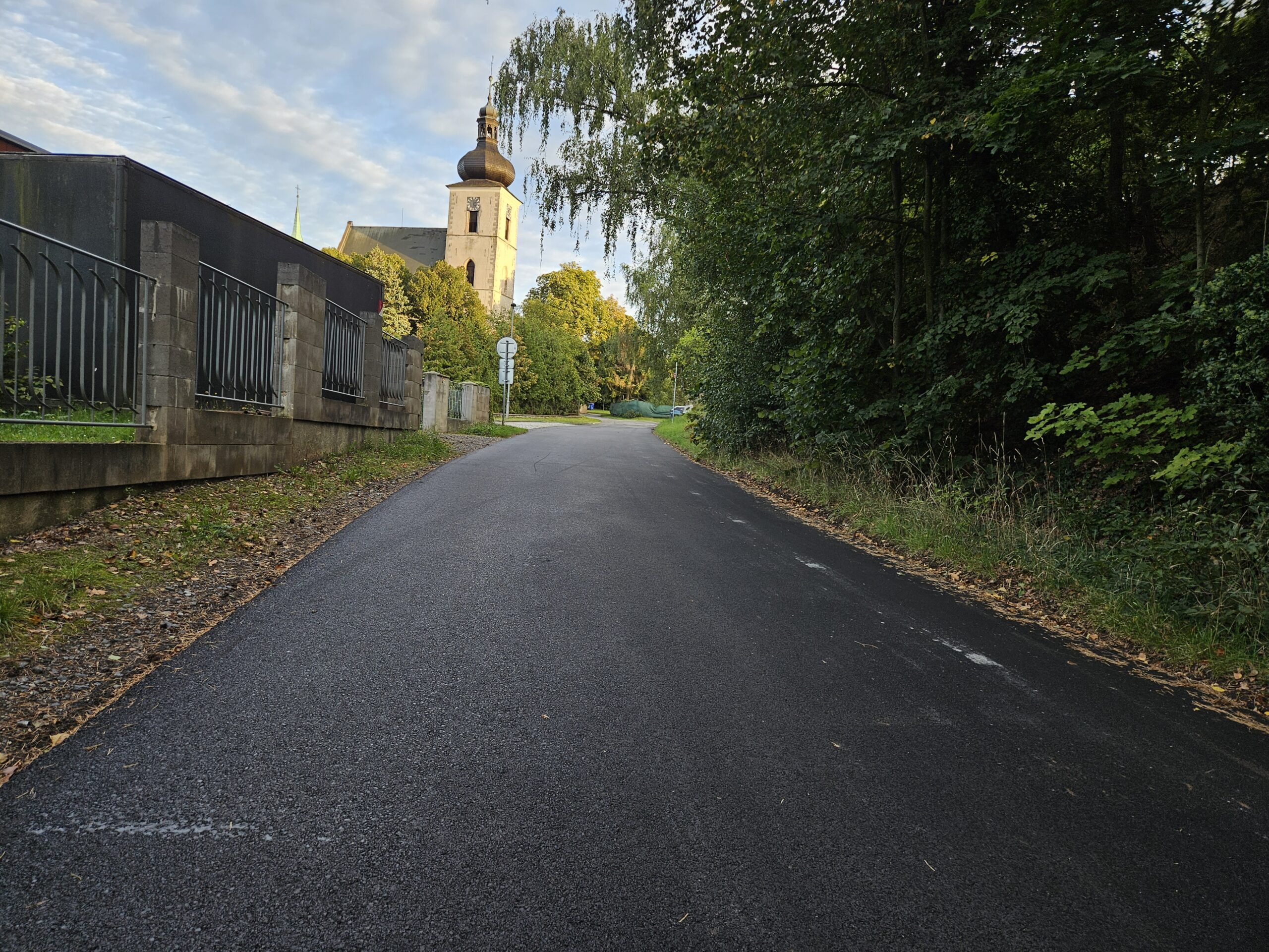 Libenická ulice na Kaňku má nový živičný povrch