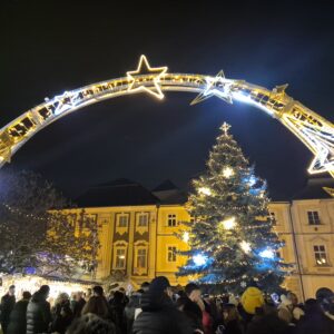 Palackého náměstí ožilo světly a hudbou: slavnostní večer na svátek sv. Barbory – patronky města – se opravdu vydařil