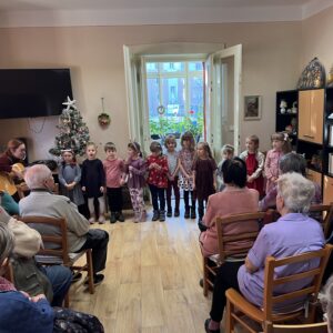 Děti z MŠ Benešova II potěšily vystoupením seniory v Klubu důchodců