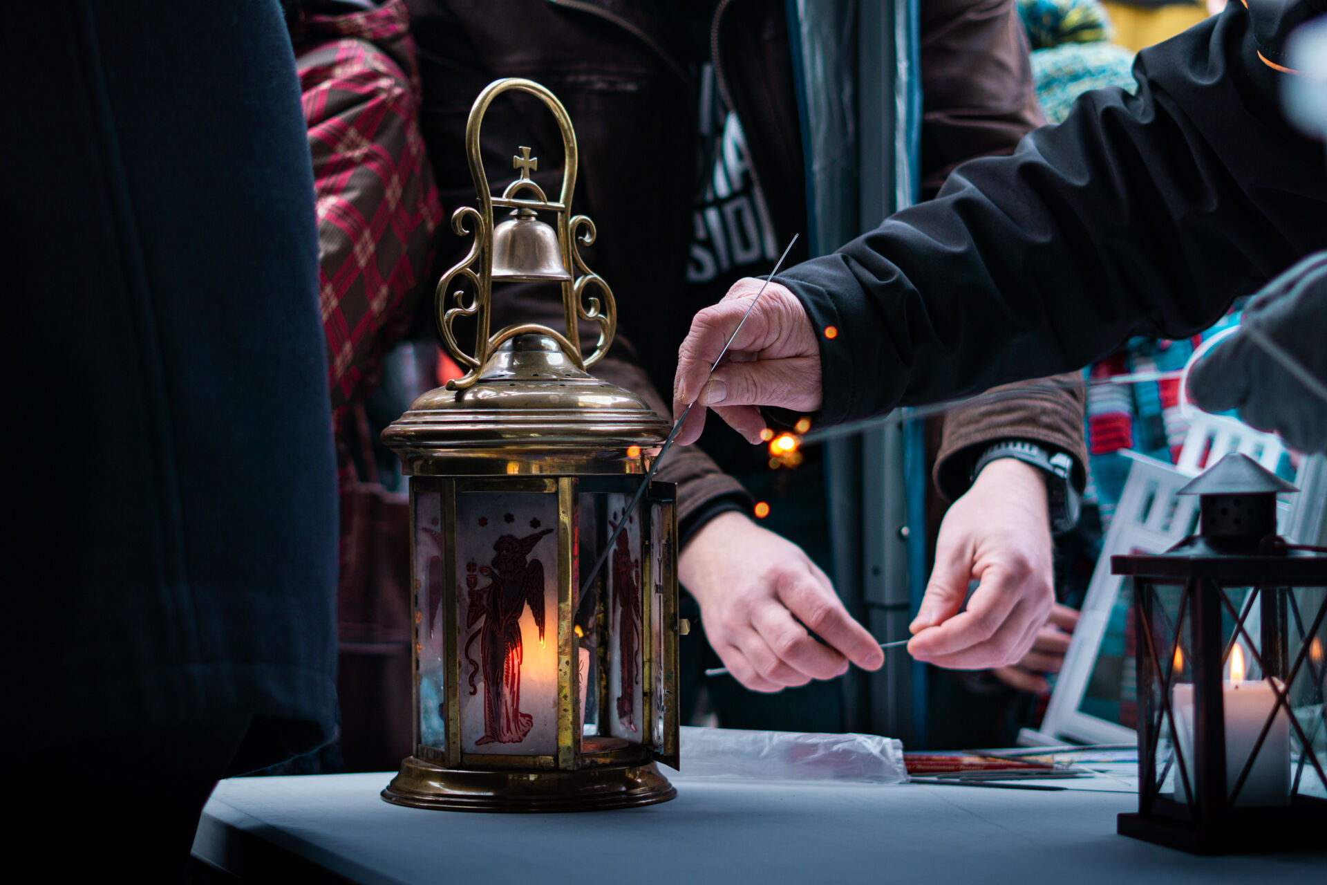 Skauti budou opět na Palackého náměstí rozdávat betlémské světlo