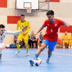 Na úvod Vánočního turnaje v Kutné Hoře porazili Češi Litvu