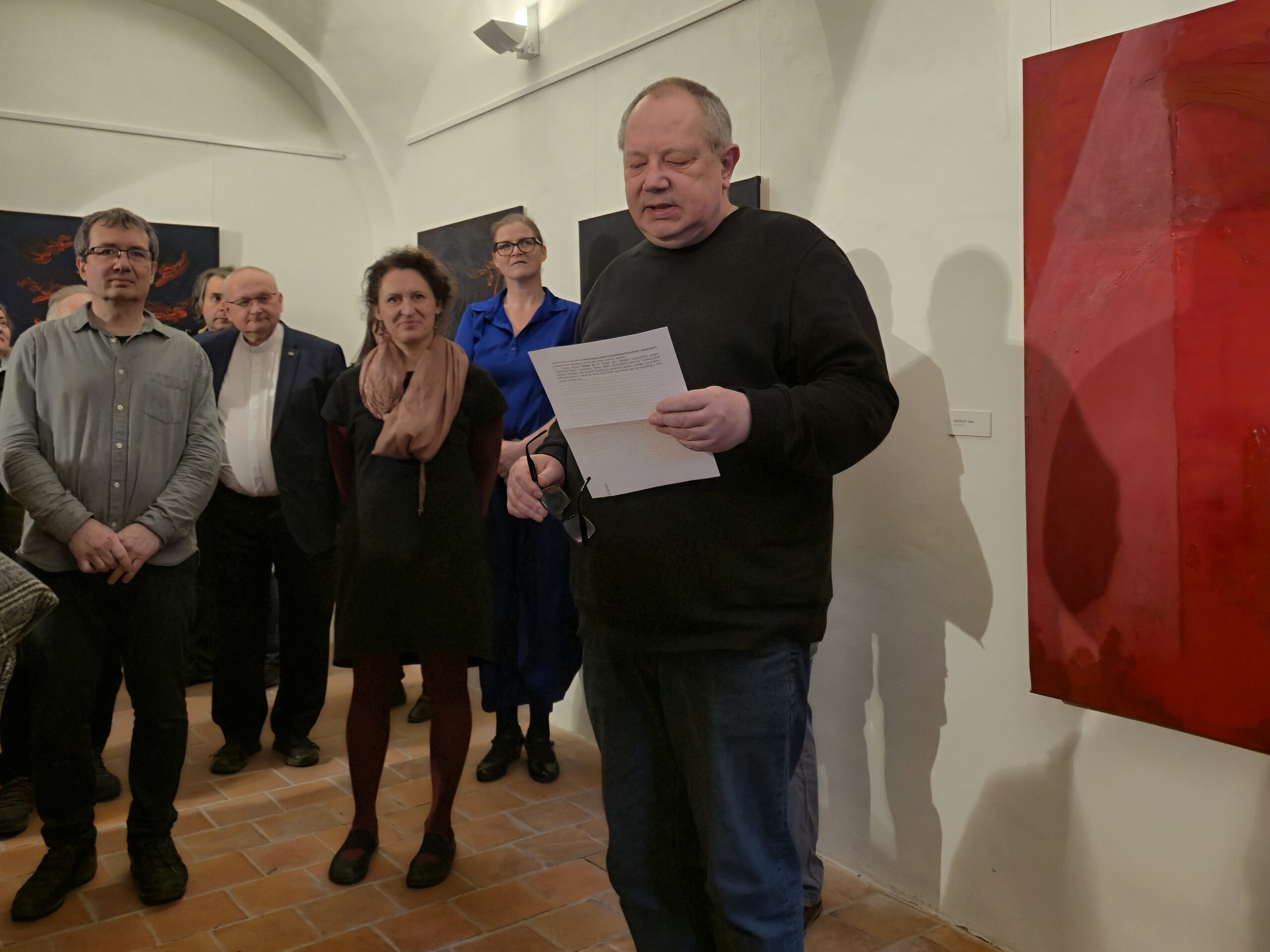 Dvorní domek hostí výstavu Divoký let kutnohorské výtvarnice Marie Slavotínkové