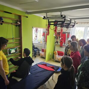 Den otevřených dveří v Centru služeb KOSTKA v Kvapilově ulici je v plném proudu. Program pokračuje do 16. hodiny