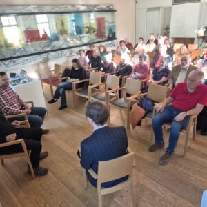 Hosty Disputace byl nakladatel Martin Bartoš a jeho syn Martin Bartoš, odborník na zaměřování staveb