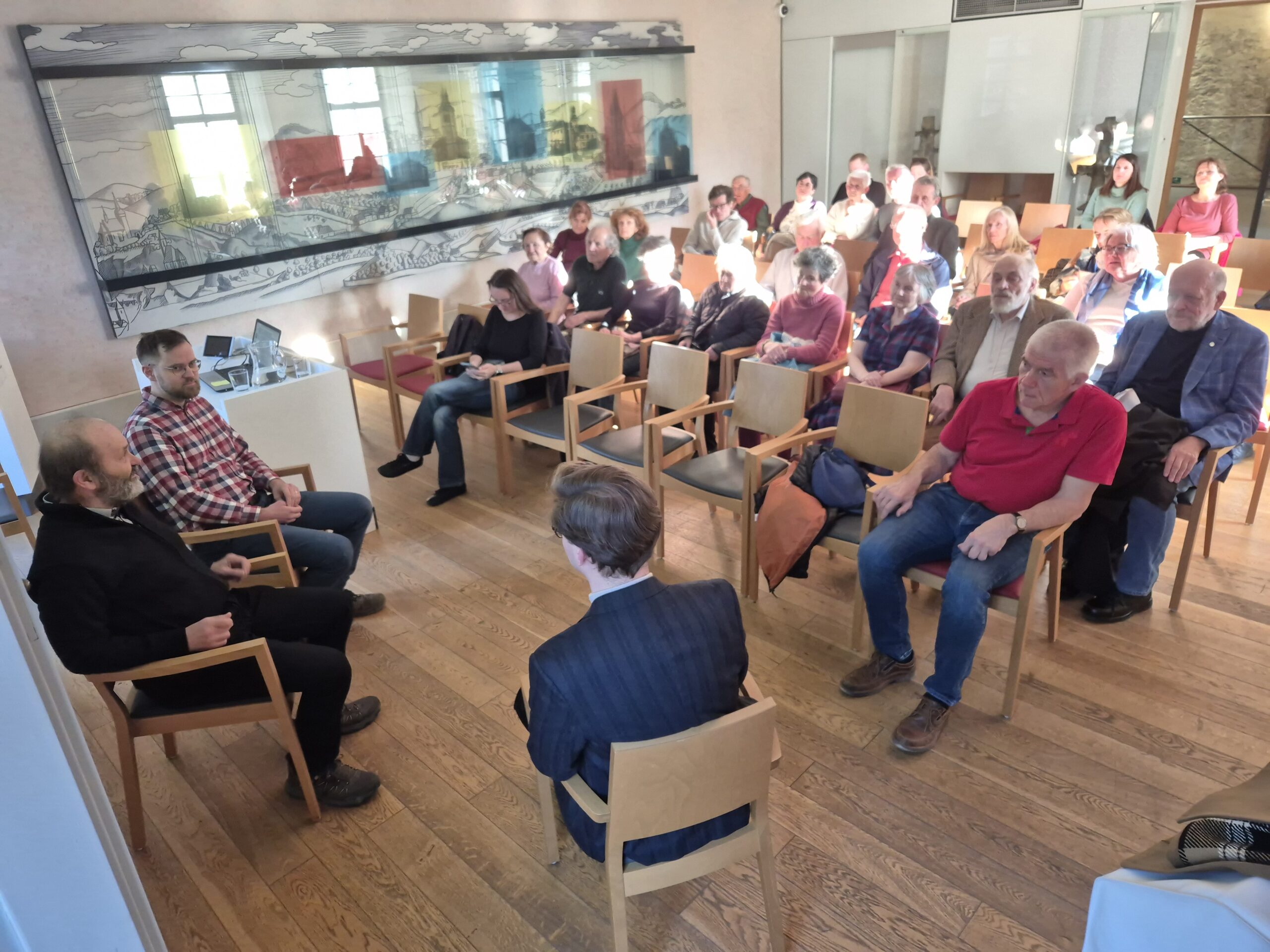 Hosty Disputace byl nakladatel Martin Bartoš a jeho syn Martin Bartoš, odborník na zaměřování staveb