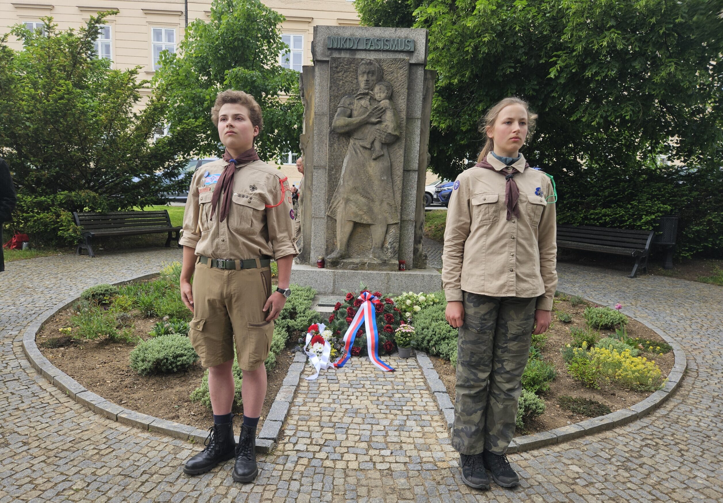 Obrazem: Pietní vzpomínka na oběti druhé světové války a malínského masakru