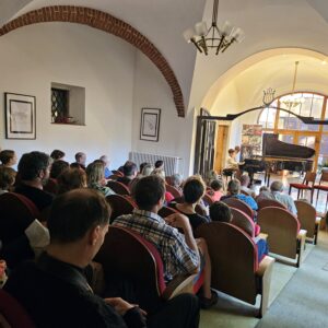 Koncertní sál ZUŠ patřil společnému koncertu žáků a jejich rodinných příslušníků