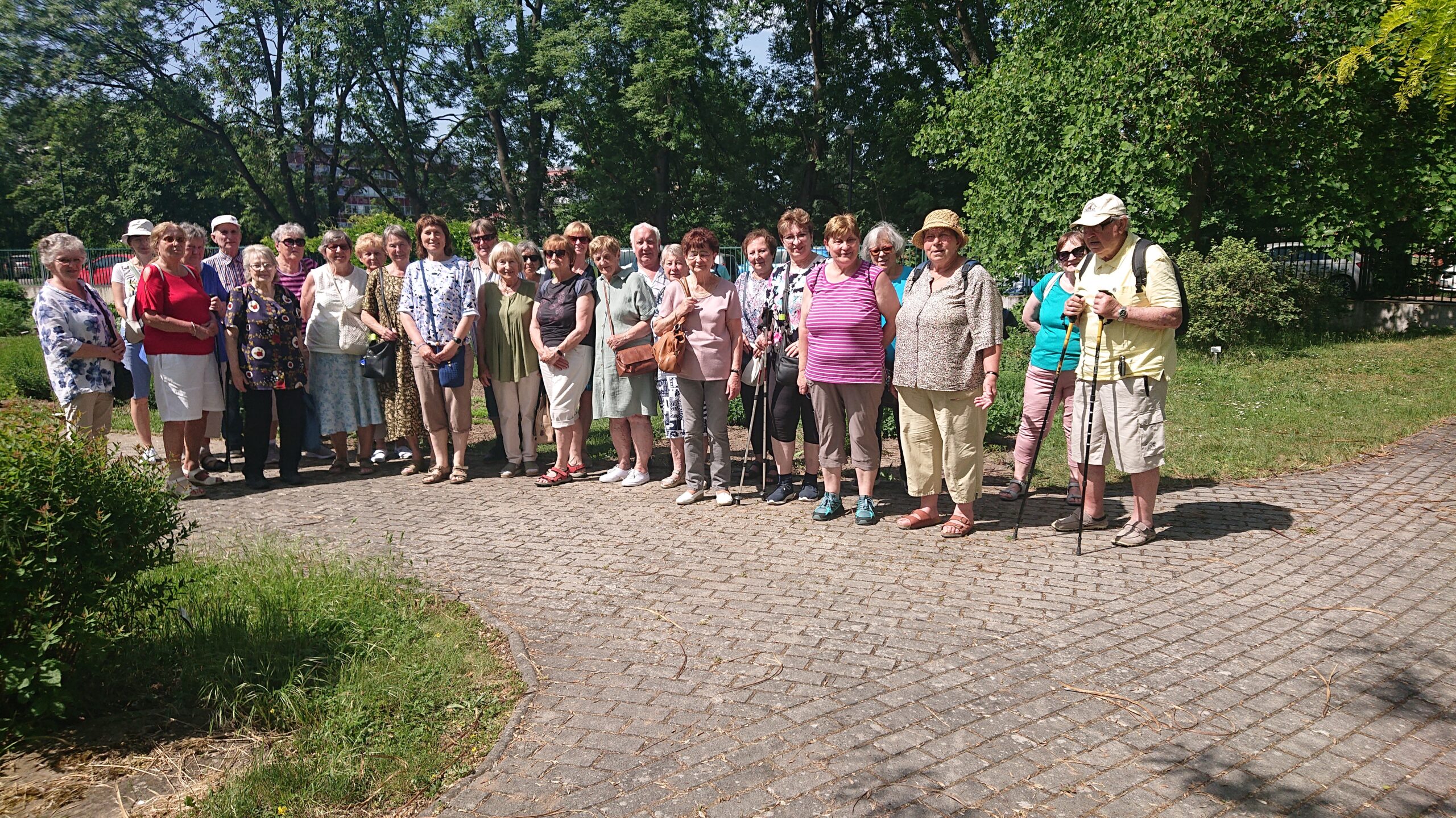 Za bylinkami až do Hradce Králové: Kutnohorští senioři navštívili fakultní zahradu