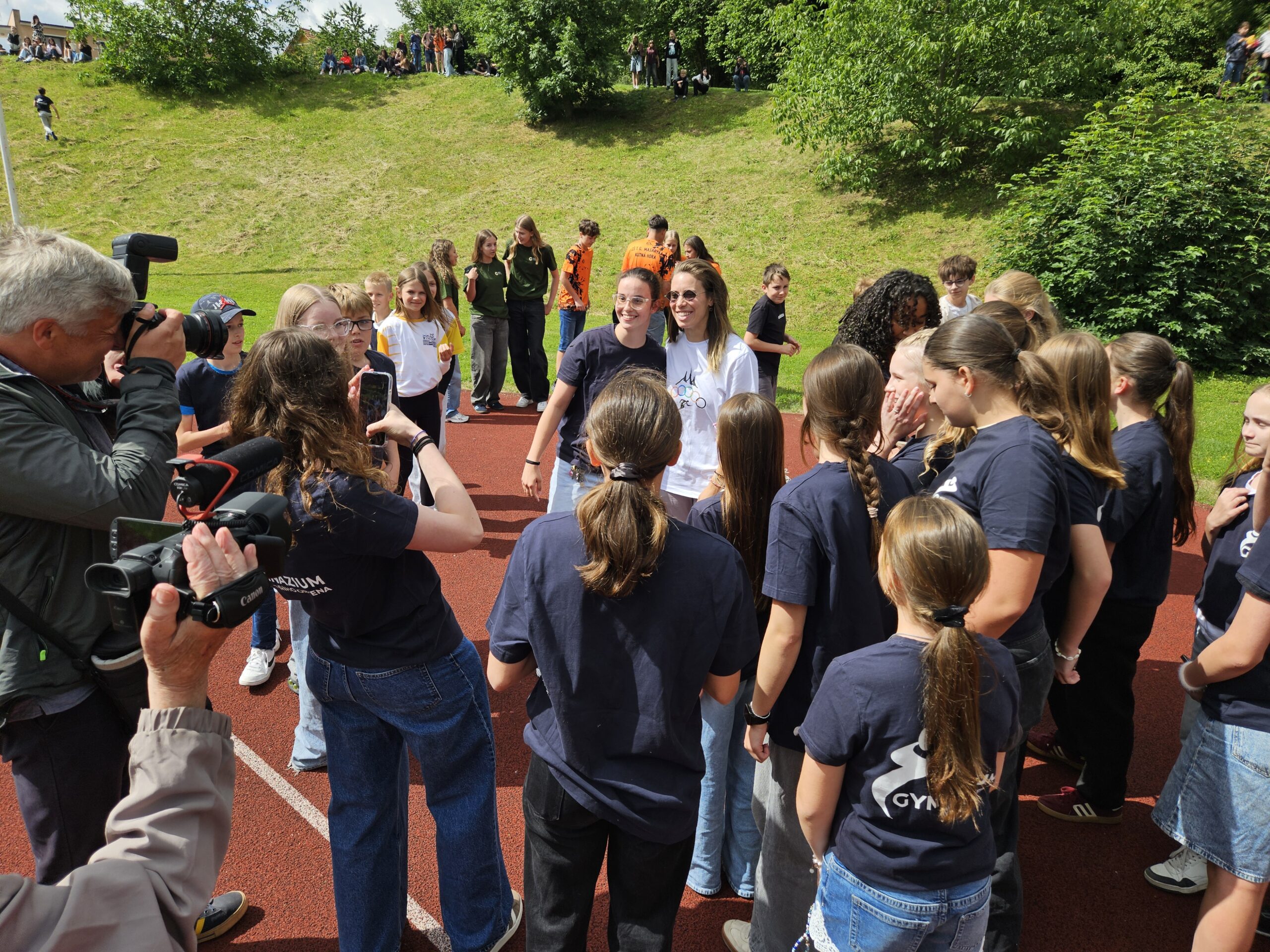 Olympijský oheň zažehla Eva Adamczyková, mladé sportovce podpořila i Jarmila Kratochvílová