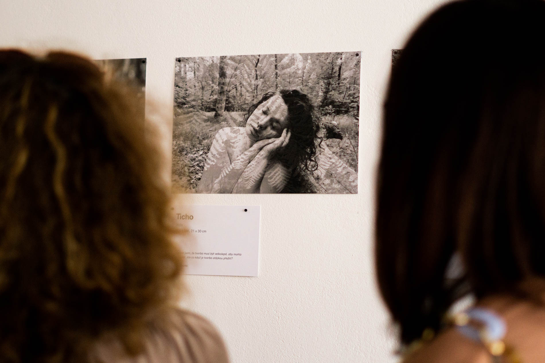 Taťána Š. Madeja ve svých fotografiích zkoumá vztah mezi pamětí, prostorem a jejich proměnou
