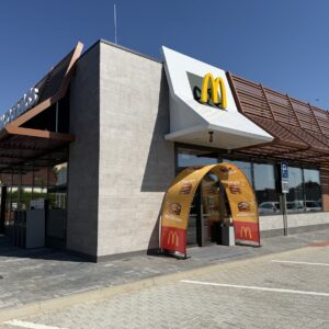 McDonald’s otevřel brány v Kutné Hoře. První restaurace ve městě stříbra