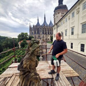 Sousoší světců při cestě k chrámu sv. Barbory jsou v péči restaurátora