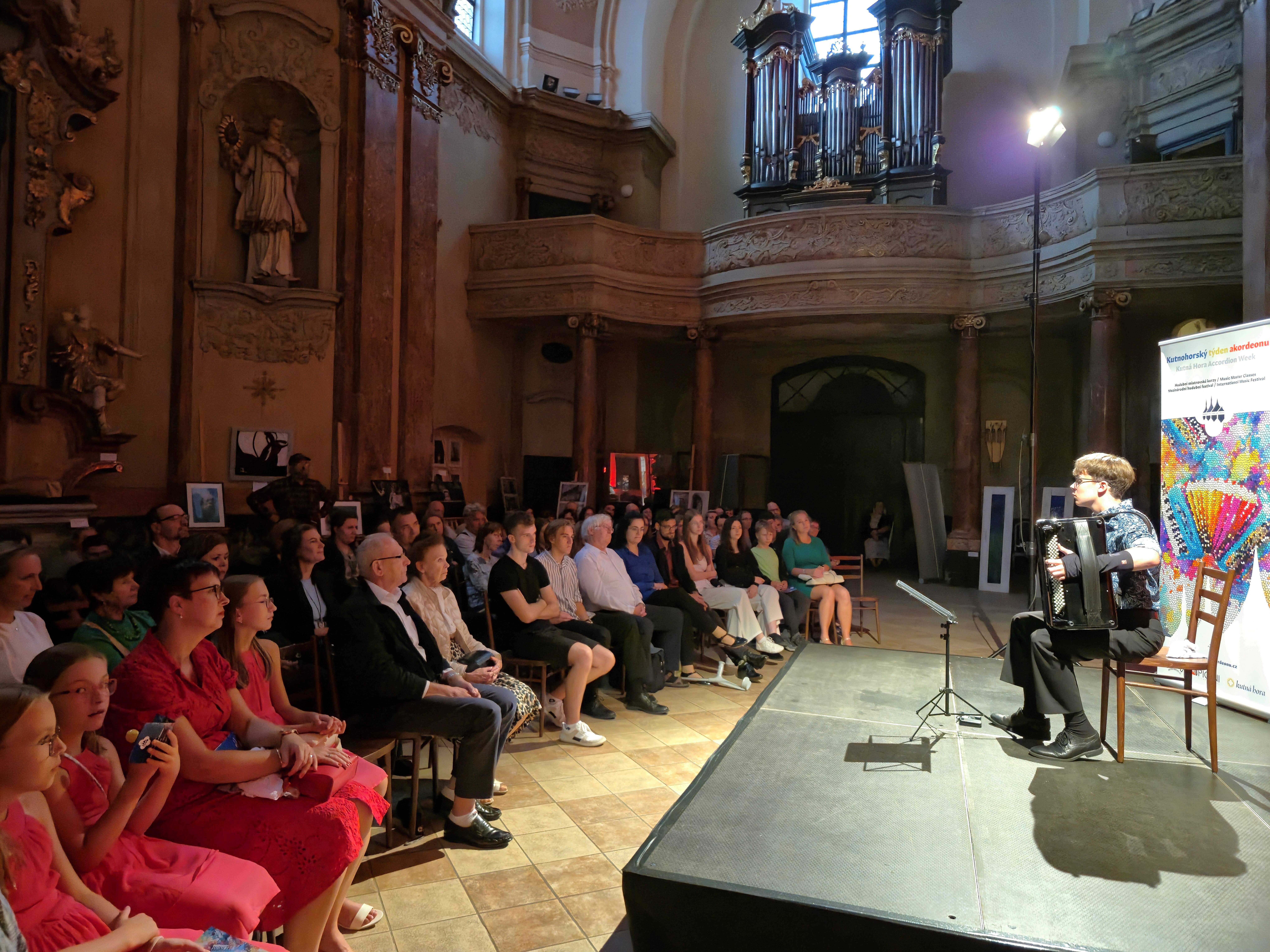 Již 7. ročník mezinárodního hudebního festivalu Kutnohorský týden akordeonu zahájil působivý koncert mladého virtuóza Viktora Stockera