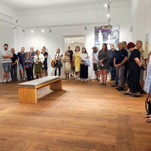 Galerie Felixe Jeneweina zahájila výstavu tvůrčích výsledků letošního ročníku sympozia