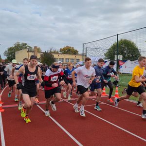 Oslava vzniku republiky sportem. Na start Sokolského běhu republiky se postavilo 180 dětí a dospělých
