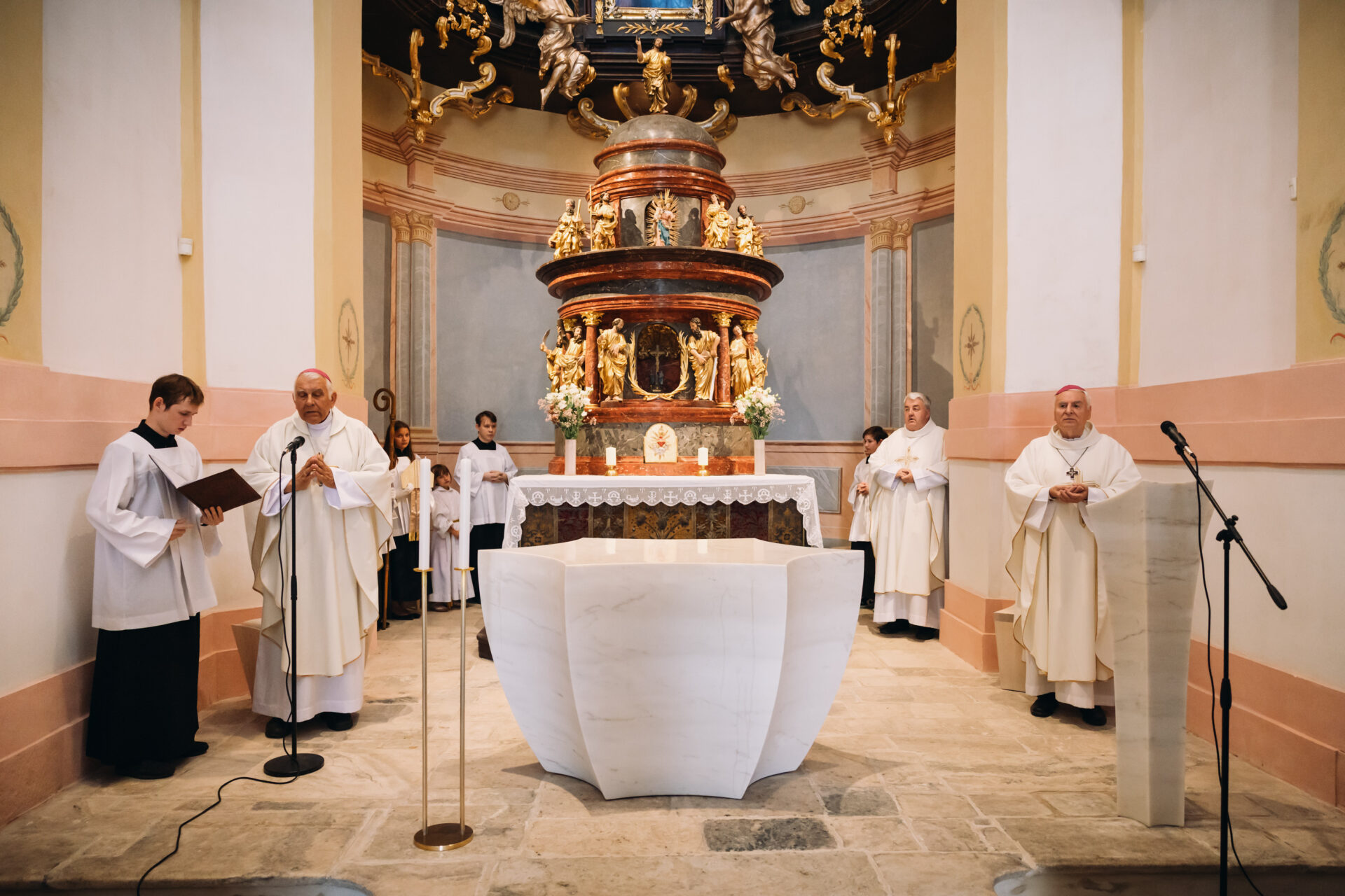 Kostel sv. Anny má nový oltář